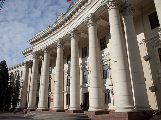 Именные стипендии Волгоградской области получили 476 студентов и школьников