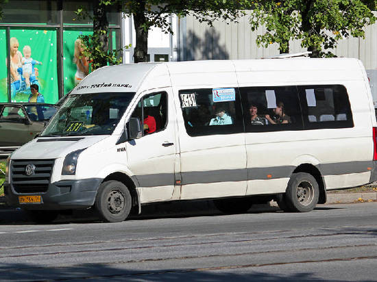 В Волгограде маршрутка врезалась в автобус: пострадали пассажиры