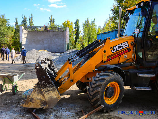 В Волгограде провели инспекцию общестроительных работ в парке Гагарина