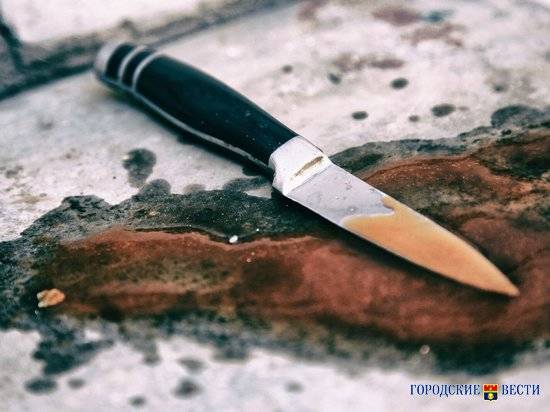 В Волгоградской области 18-летний парень из-за женщины изрезал ножом собутыльника