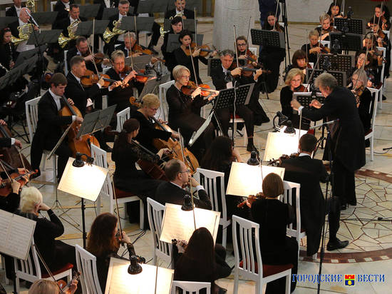 В Волгограде прошел симфонический концерт «Музыка Великой Победы»концерт музей-панорама "музыка великой победы" "симфонический оркестр"