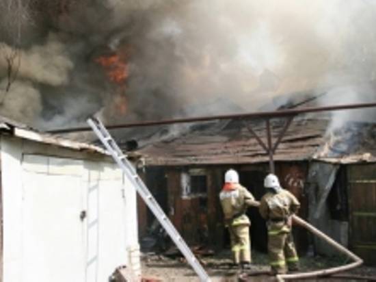Ранним утром в Камышине сгорел деревянный дом