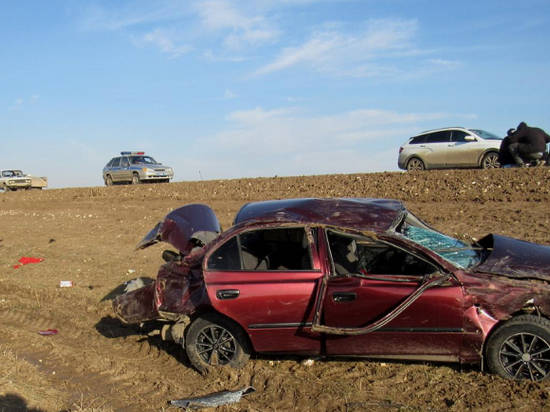 22-летняя автоледи съехала в кювет под Волгоградом: погиб пассажир