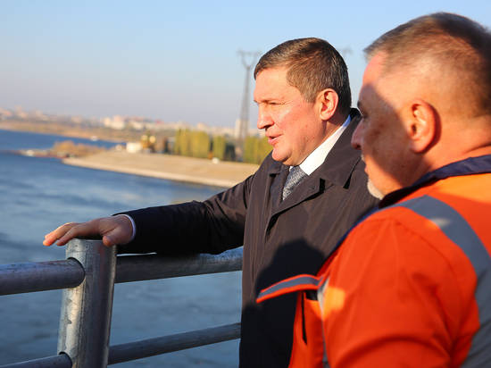 Губернатор проинспектировал ход ремонтных работ комплекса Волжской ГЭС
