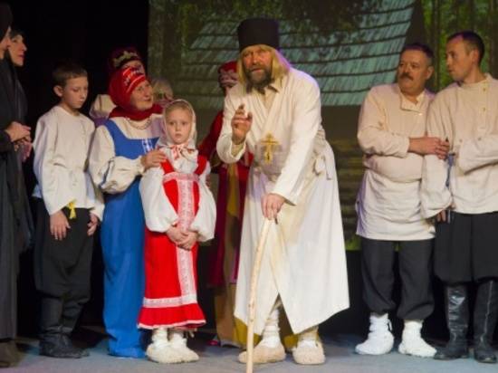 В Волгоградском казачьем театре выступили народные коллективы