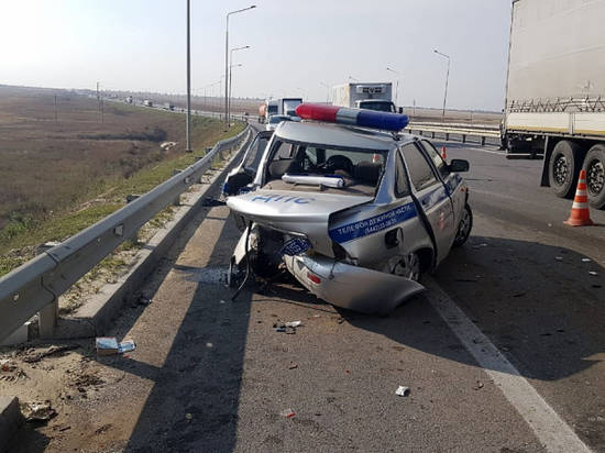 Под Волгоградом лихач на иномарке разнес патрульную машину ДПС