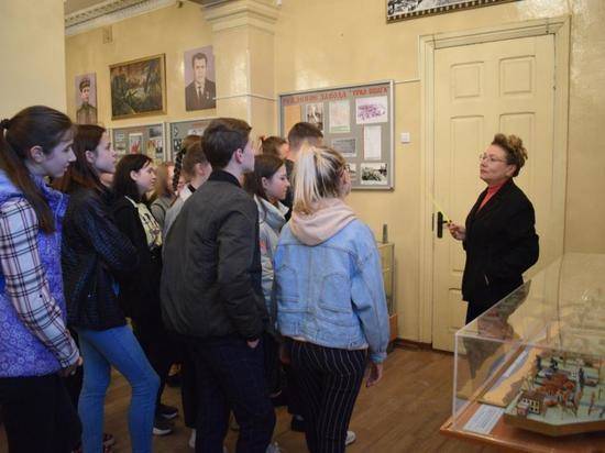 Волгоградские школьники посетили с экскурсией цеха "Красного Октября"