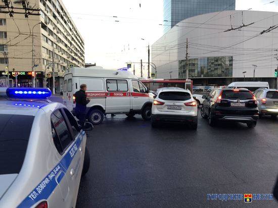 ДТП со скорой в центре Волгограда собрало огромную пробку