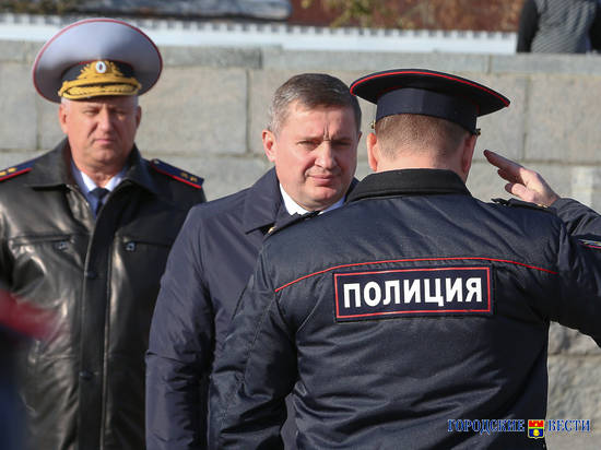 Андрей Бочаров поздравил волгоградских полицейских с профессиональным праздником