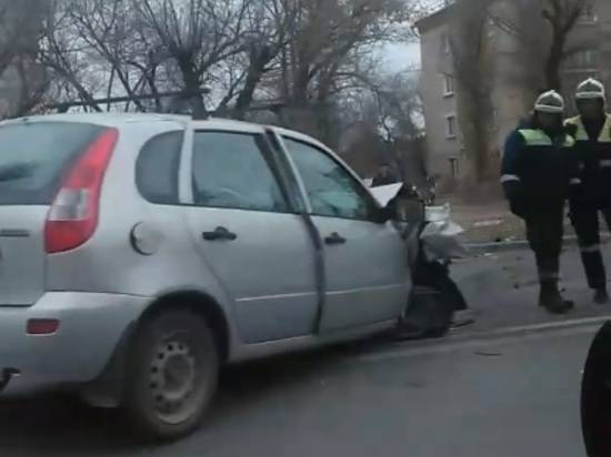 В лобовом столкновении на севере Волгограда пострадала женщина