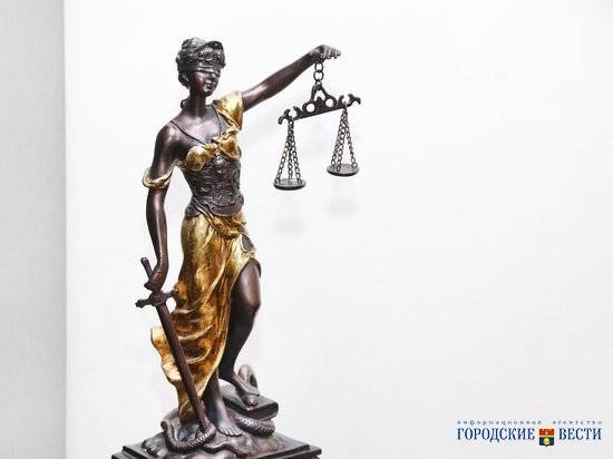 В Волгограде супружеская пара шантажировала бывшую любовницу интимными видео