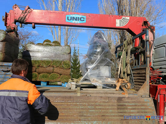 Без фальшивой ноты: в Волгограде появилась скульптура, посвященная творчеству Александры Пахмутовой