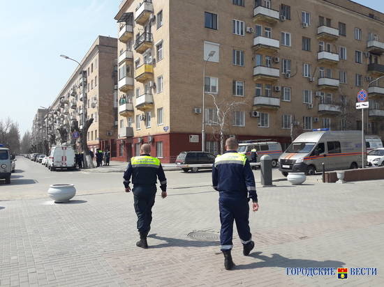Волгоградцев на юге города переполошил трупный запах из квартиры