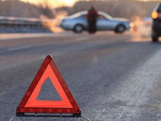 В Волгограде «Ладу» расплющило после столкновения с иномаркой
