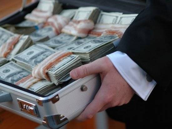 В Волгограде будут судить афериста, обещавшего за миллион "пристроить" юношу в вуз
