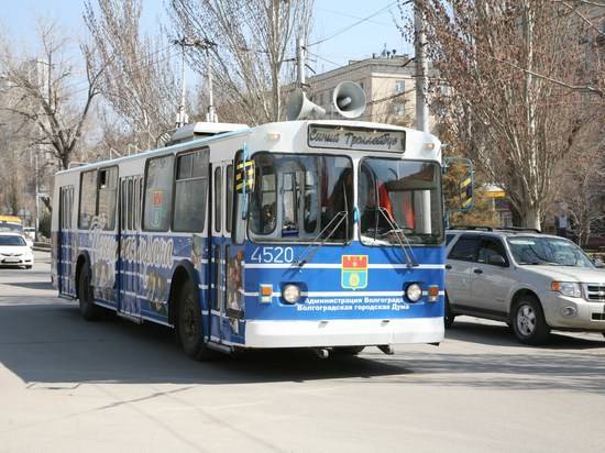 В Волгограде "заказная" маршрутка врезалась в троллейбус