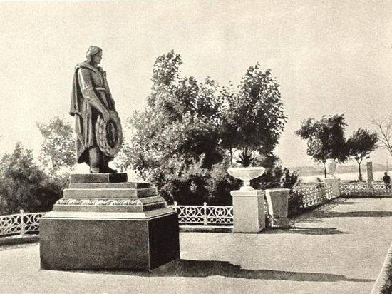 Волгоградский краевед показал, какой памятник стоял на Мамаевом кургане до «Родины-матери»