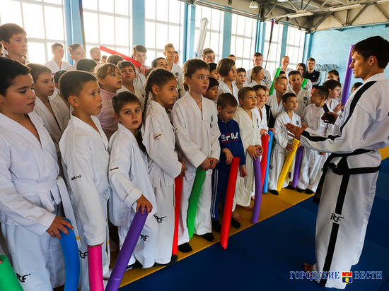 Многократный чемпион по тхэквондо провел в Волгограде открытую тренировку для детей
