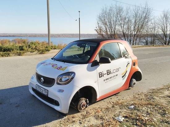 Велосипеды крали, машины «разувают»: волгоградцы сняли колеса с каршерингового автомобиля