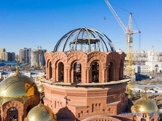 В Волгограде готовятся к установке главного купола храма Александра Невского