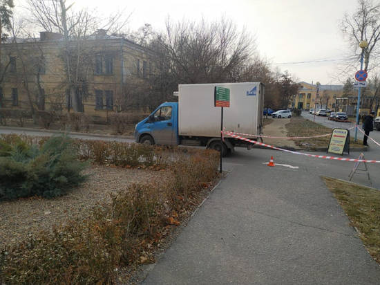 Грузовик сбил 82-летнюю волгоградку во дворе Волгоградской областной больницы