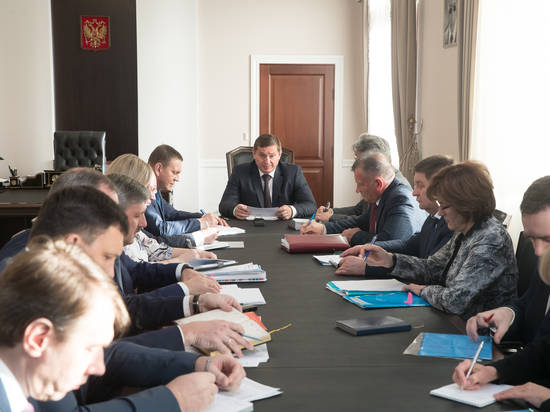 Андрей Бочаров поставил задачи по безопасности на зимних дорогах