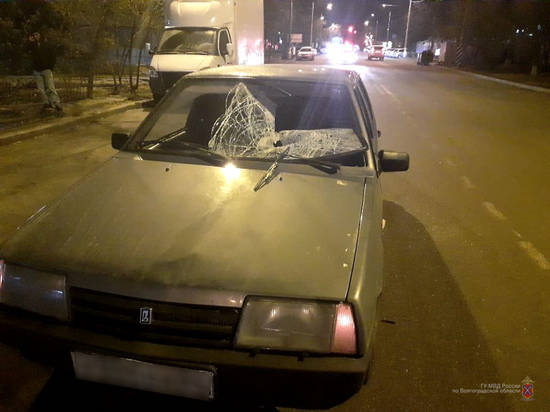 На севере Волгограда «ВАЗ» сбил молодого мужчину на «зебре»