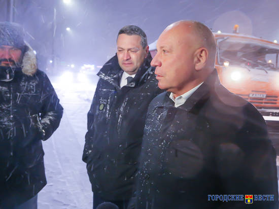 Виталий Лихачев: «На дорогах Волгограда спецтехника работает в круглосуточном режиме»