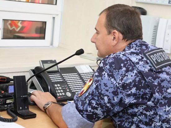 В Камышине росгвардейцы задержали 17-летнего похитителя смартфона