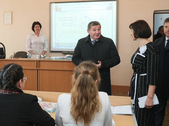 Андрей Бочаров посетил среднюю школу в Мачешанском сельском поселении Киквидзенского района