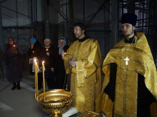 В строящемся соборе Александра Невского в Волгограде отслужили молебен в память о благоверном князе
