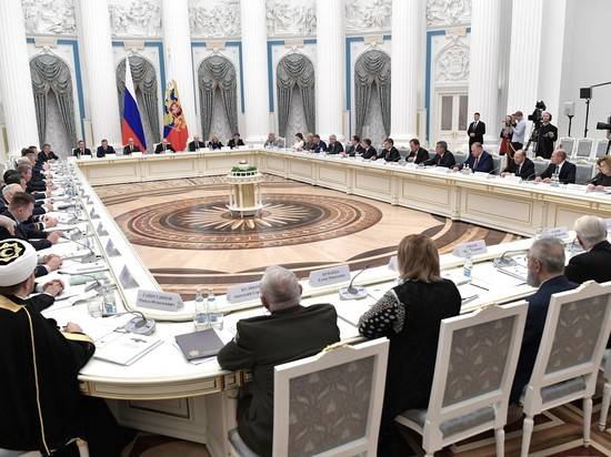 Путин проводит заседание организационного комитета «Победа» в Кремле