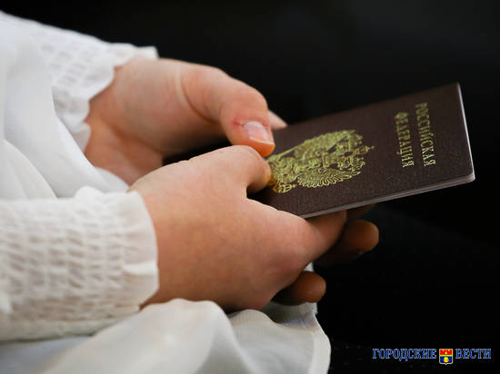 50 волгоградских школьников получили главный в своей жизни документ