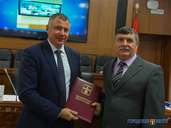 Сотрудникам единой диспетчерской службы Волгограда вручили дипломы министра МЧС