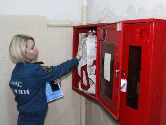 В Волгограде сотрудники МЧС контролируют «Новогодние ёлки» в школах