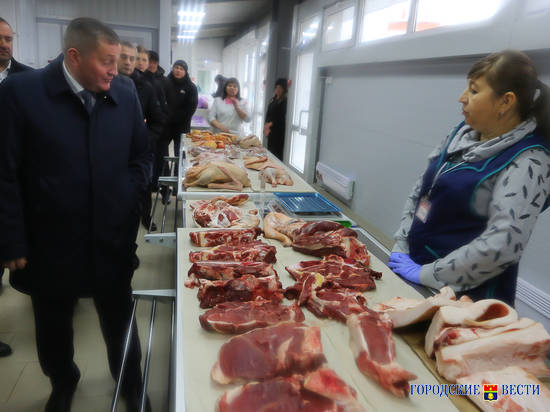 Андрей Бочаров посетил новую ярмарку в жилом комплексе Кировского района