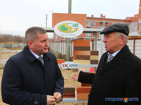 Андрей Бочаров проинспектировал развитие жилого комплекса в Кировском районе Волгограда
