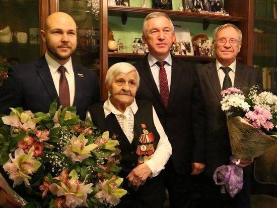 Защитницу Сталинграда Нину Николаевну Чеснокову поздравили с 95-летием