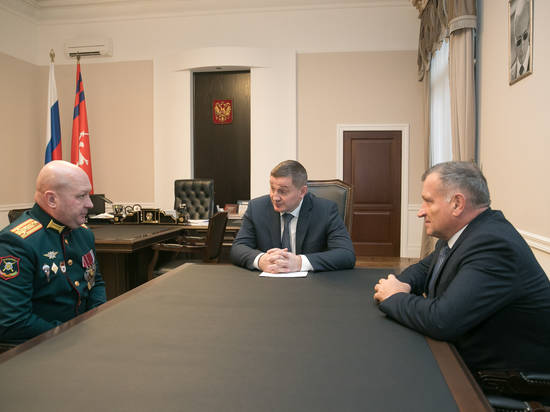 Андрей Бочаров провел встречу с командующим мотострелковой бригадой