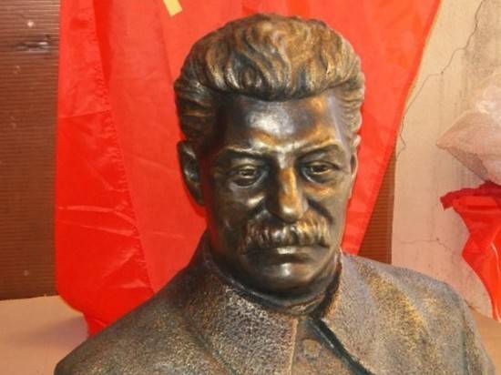 Скандал вокруг установки бюста Сталина в Волгограде эксперты назвали хайпом