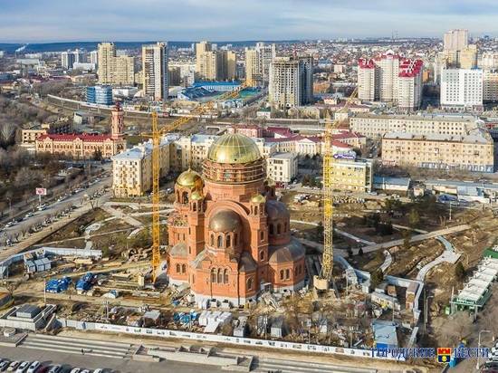 Собор Александра Невского увенчал золотой купол: монтаж завершился