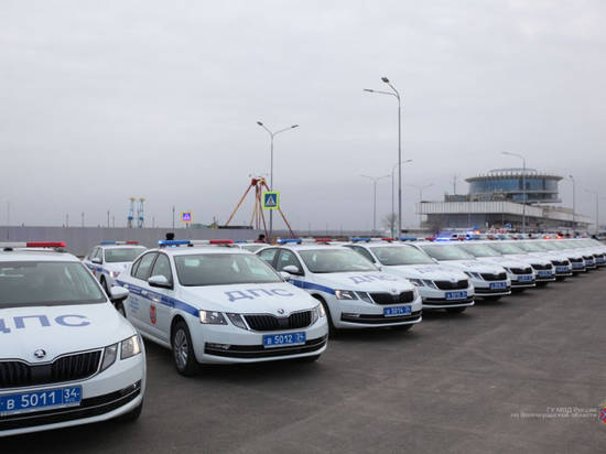 Полиция Волгоградской области получила новогодний подарок: 70 служебных машин