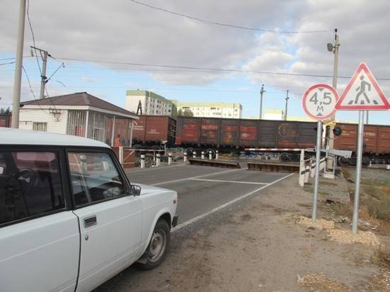 Железнодорожный переезд на севере Волгограда закроют на ночь
