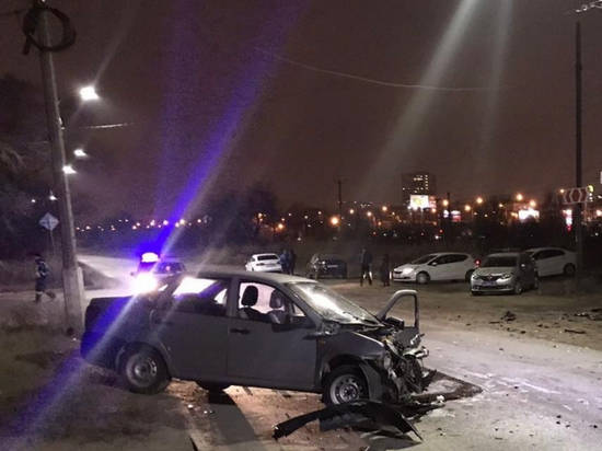 В Краснооктябрьском районе Волгограда машины столкнулись "лоб в лоб"