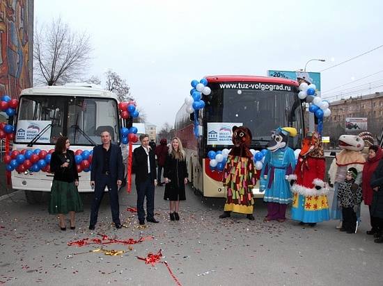 Театры Волгоградской области получили новые автобусы для организации гастролей
