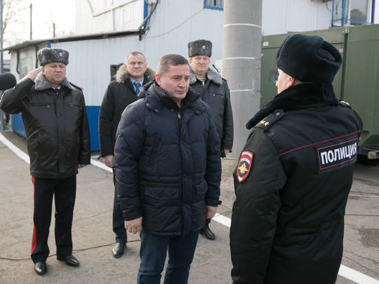 Андрей Бочаров проинспектировал условия несения службы на стационарном посту ДПС «Чапурниковский»