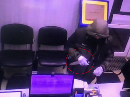 Полиция Волгограда разыскивает разбойника с шарфом на лице