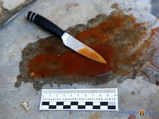 На севере Волгограда один собутыльник во время пьянки изрезал двух других кухонным ножом