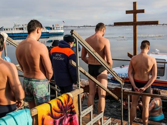 Волгоградские спасатели обеспечат безопасность во время крещенских купаний