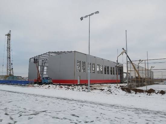 На стадионе «Темп» на юге Волгограда подрядчик завершил монтаж стеновых панелей